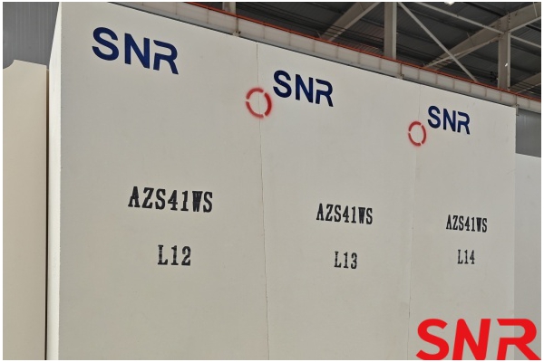 Selection and Application of Refractory Material for Oxy-fuel Combustion Glass Furnace