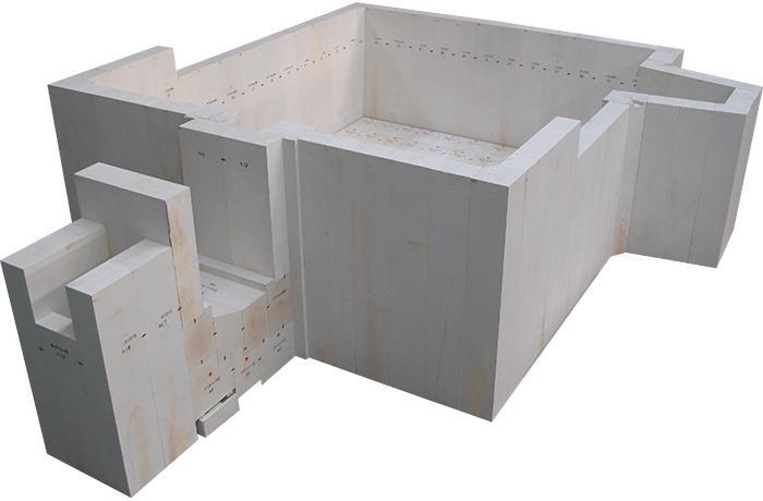 Attentions in the heating of fused cast AZS sidewall blocks